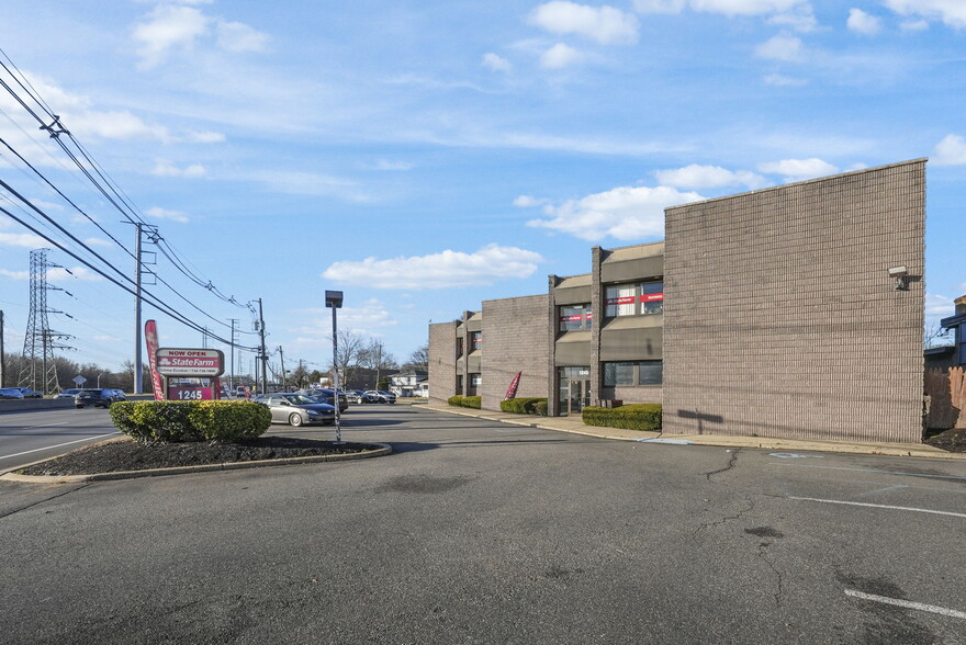 1245 US 1, Edison, NJ à louer - Photo de l’immeuble – Image 1 sur 14