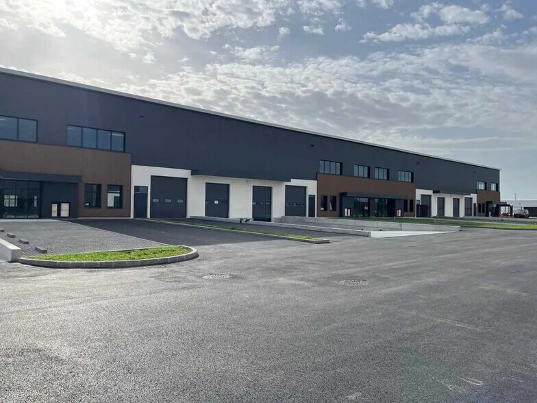 Bureau dans Saint-Priest à louer - Photo de l’immeuble – Image 3 sur 31