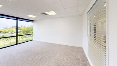 1815 Griffin Rd, Dania Beach, FL à louer Photo intérieure– Image 2 sur 9