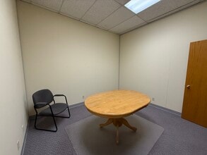 4730A 50 St, Red Deer, AB à louer Photo intérieure– Image 2 sur 17