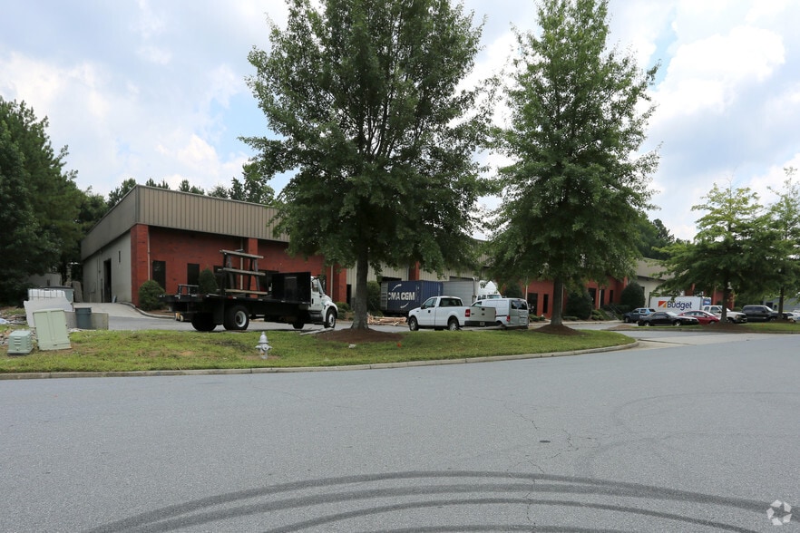 1060 Union Center Dr, Alpharetta, GA à louer - Photo principale – Image 1 sur 23