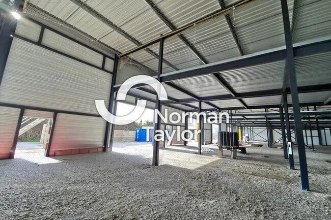 Plus de détails pour Local d’activités à vendre