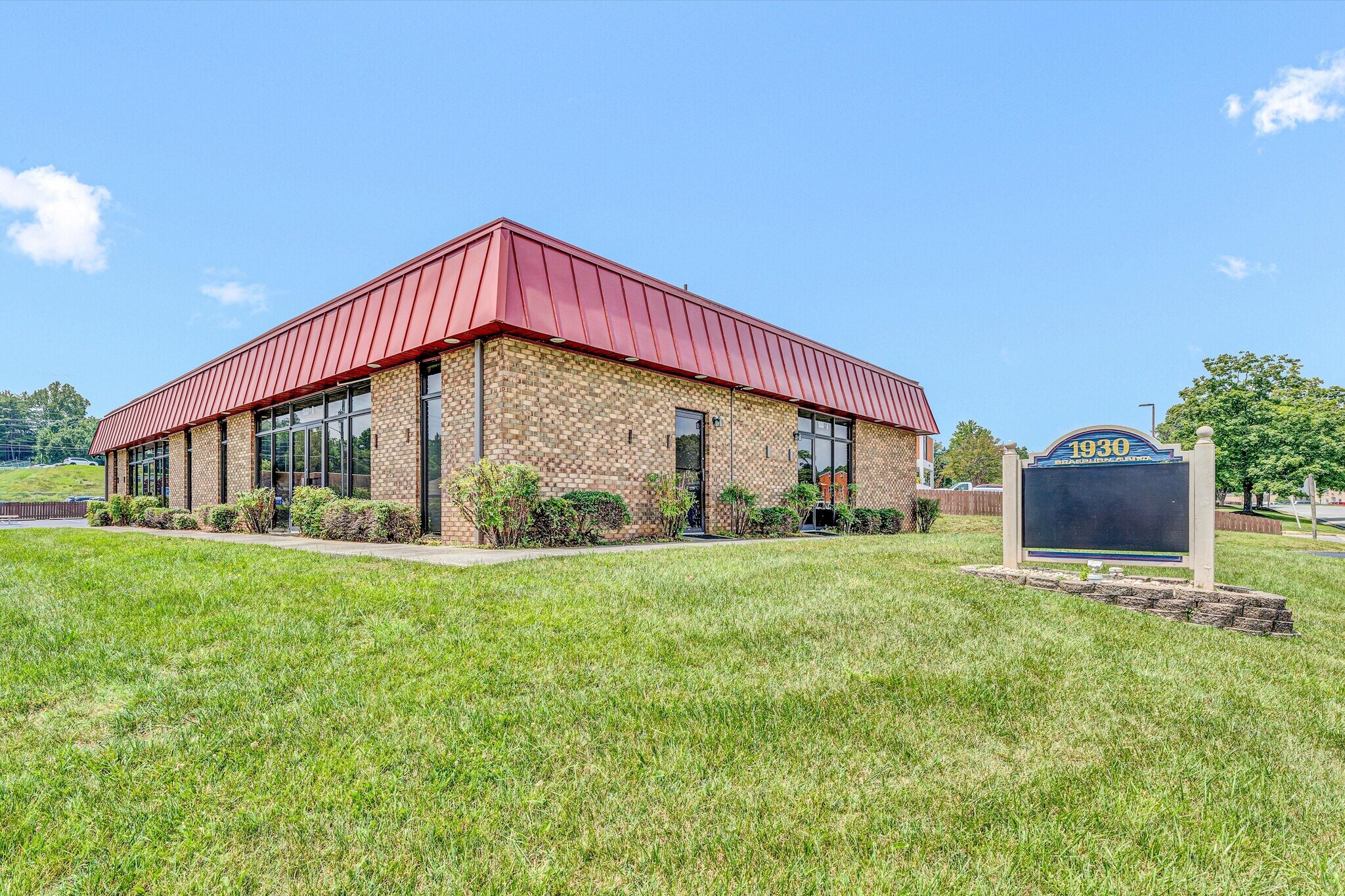 1930 Braeburn Dr, Salem, VA à vendre Photo de l’immeuble– Image 1 sur 57