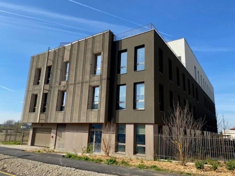 22 Avenue Jean Jaurès, Décines-Charpieu à louer - Photo de l’immeuble – Image 2 sur 3