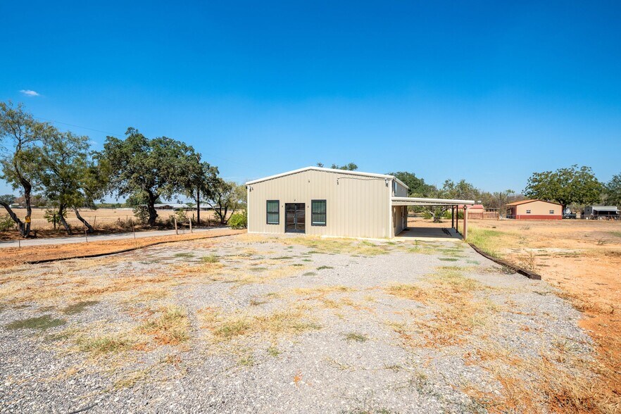 13747 US Highway 87 S, Adkins, TX à louer - Photo de l’immeuble – Image 3 sur 25