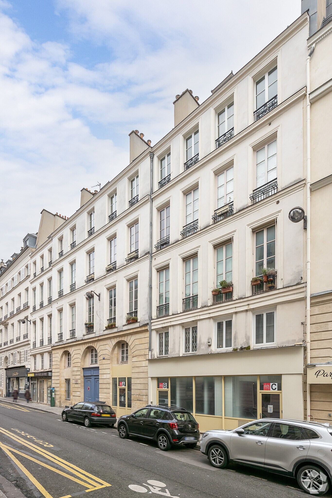 Immeuble residentiel dans Paris à vendre Photo principale– Image 1 sur 11
