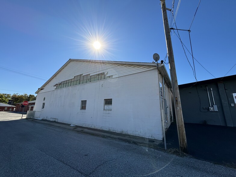 301 W Mulberry St, Salem, IN à vendre - Photo de l’immeuble – Image 3 sur 8