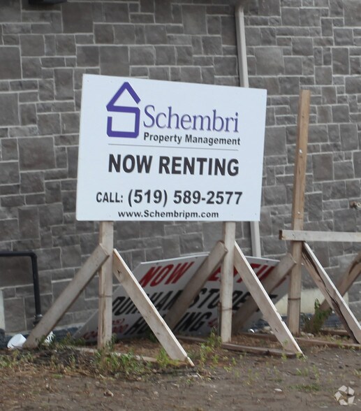 1915 N Simcoe St, Oshawa, ON à vendre - Photo de l’immeuble – Image 3 sur 4