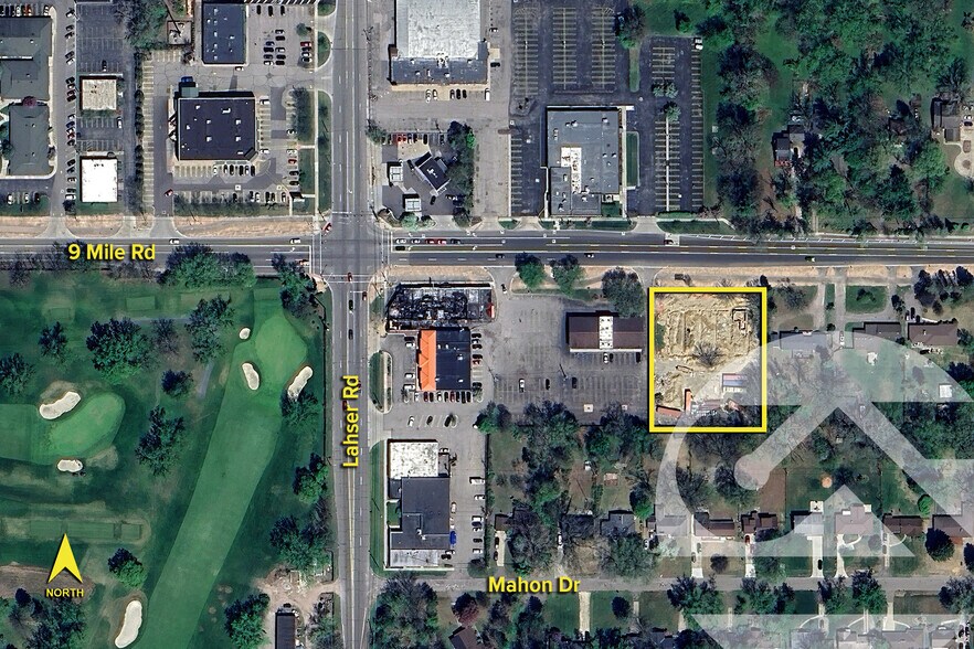 21751 W 9 Mile Rd, Southfield, MI à vendre - Photo de l’immeuble – Image 1 sur 1