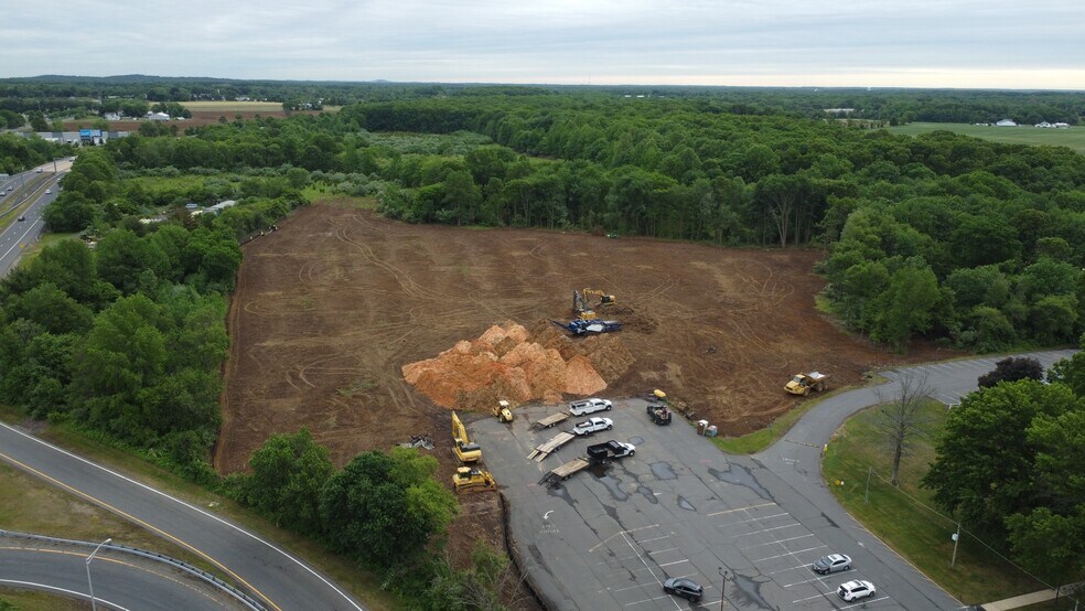 569 Halls Mill Rd, Freehold, NJ à louer - Photo de l’immeuble – Image 2 sur 5