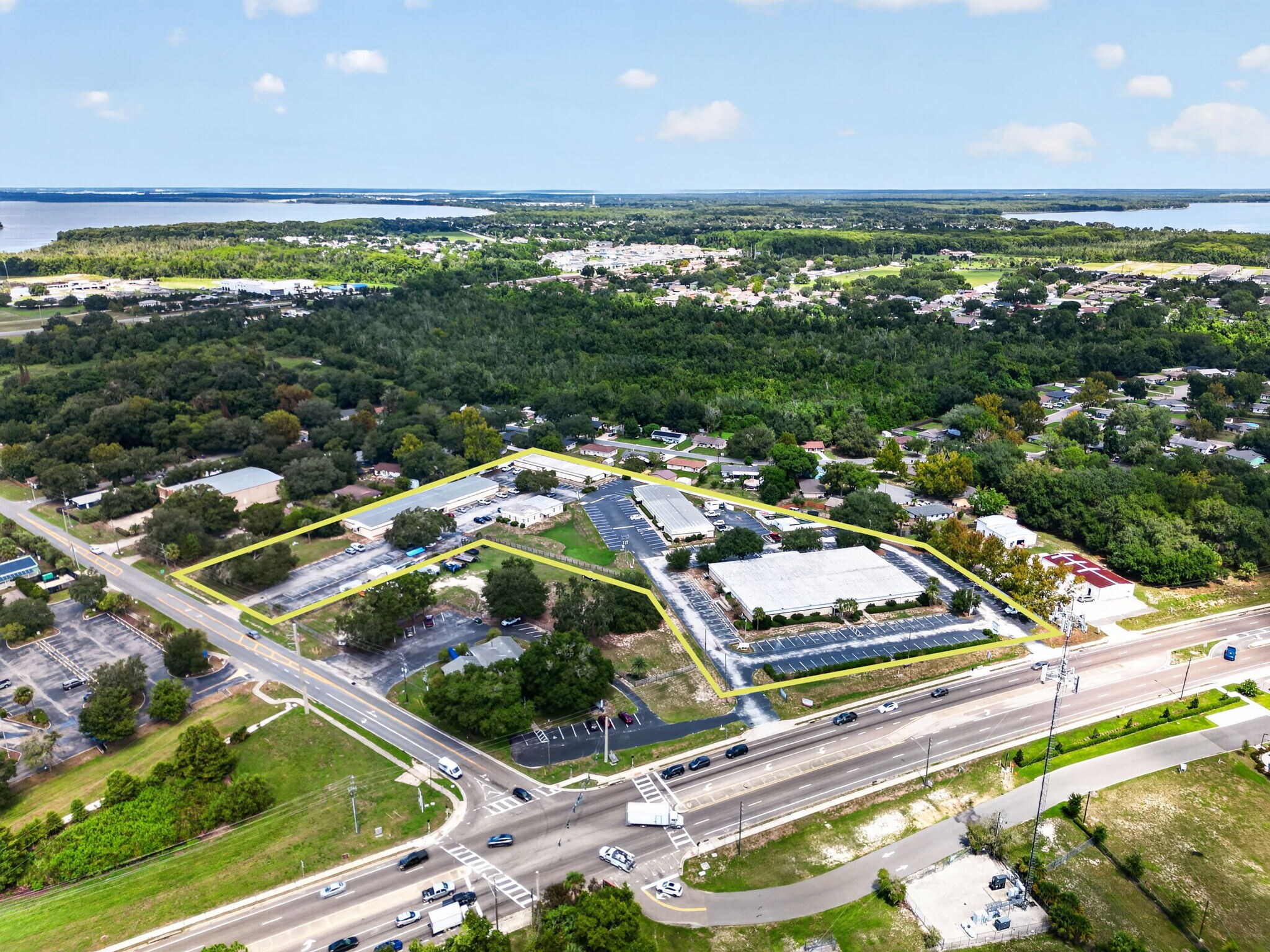 5 office bldgs 47,696 SF 5.6 +/- acres portefeuille de 5 biens à vendre sur LoopNet.fr Aérien– Image 1 sur 25