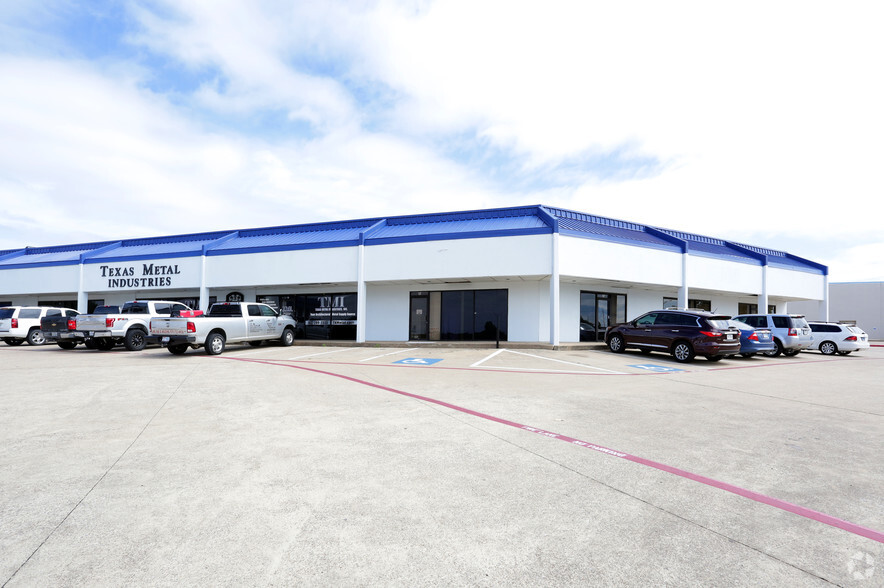 1331 E US Highway 80, Mesquite, TX à louer - Photo de l’immeuble – Image 3 sur 5