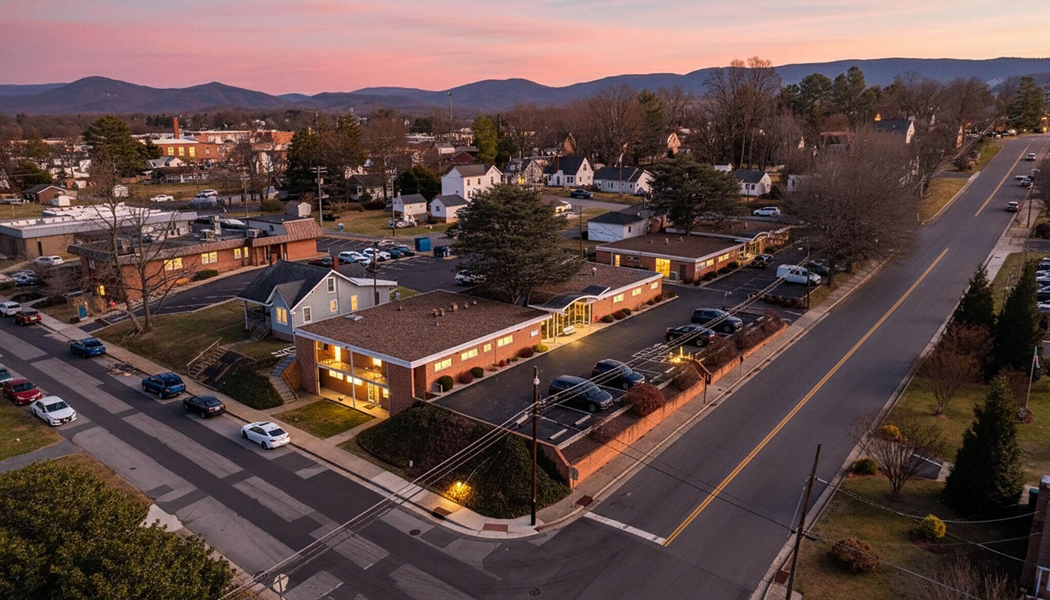 1305 13th St, Waynesboro, VA à vendre Photo de l’immeuble– Image 1 sur 26