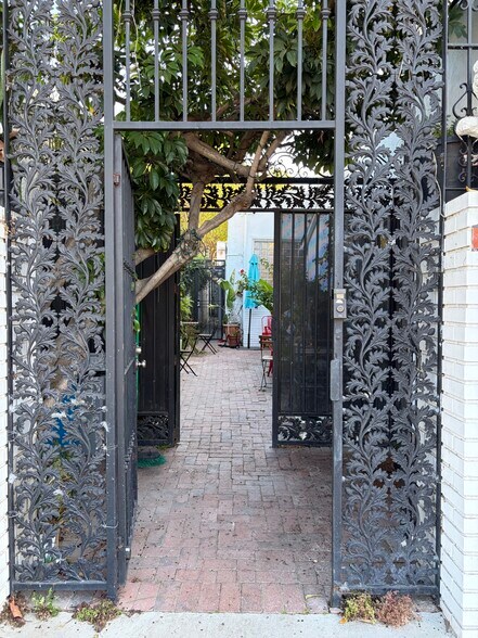 11128 Ventura Blvd, Studio City, CA à louer - Photo de l’immeuble – Image 1 sur 10