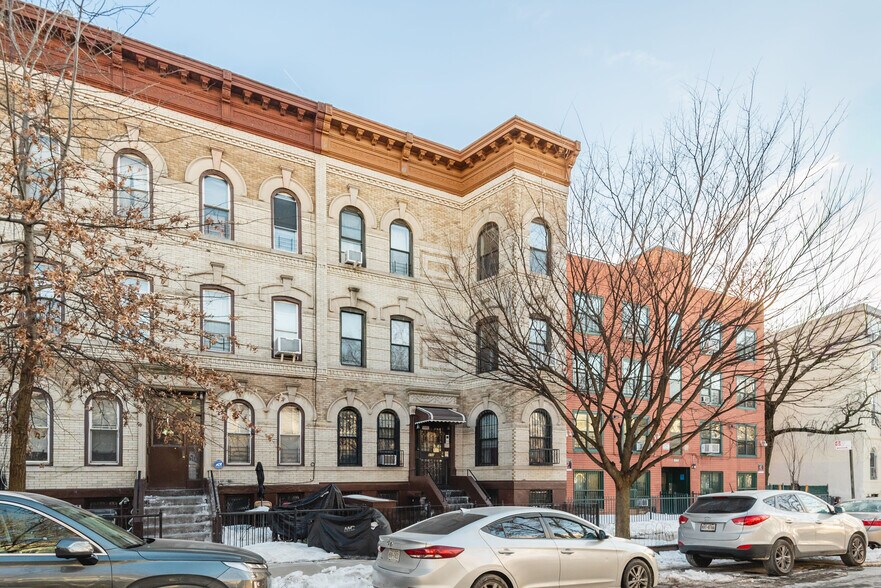 898 Hancock St, Brooklyn, NY à vendre - Photo de l’immeuble – Image 2 sur 32