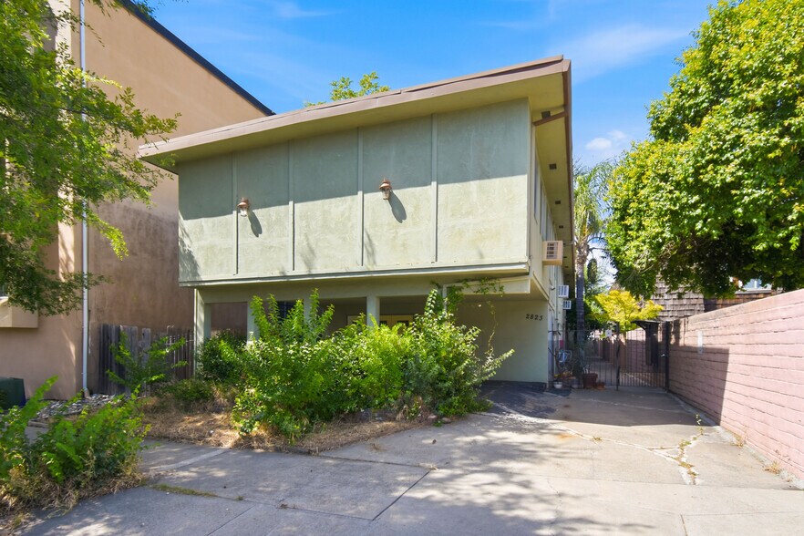 2823 U St, Sacramento, CA à vendre - Photo de l’immeuble – Image 1 sur 18