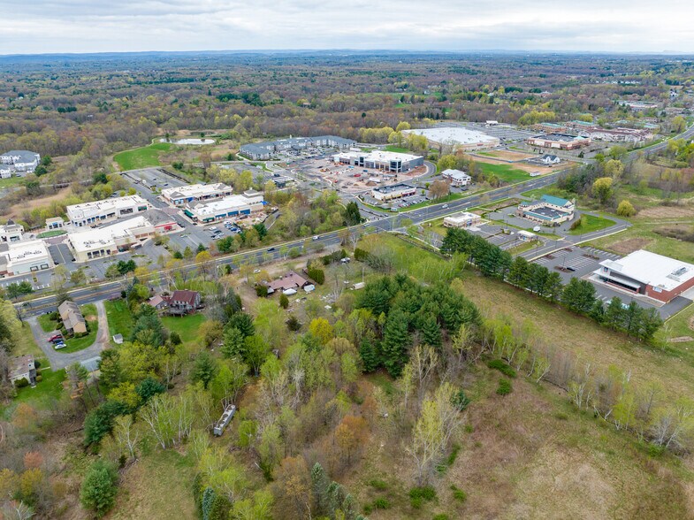 130-150 Buckland, South Windsor, CT à vendre - Photo de l’immeuble – Image 3 sur 3