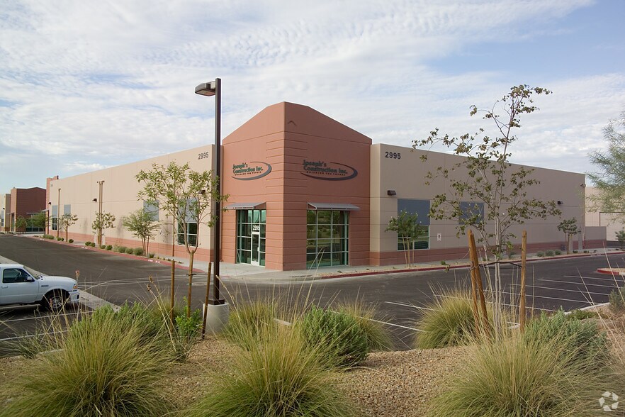 2965 Coleman St, North Las Vegas, NV à louer - Photo de l’immeuble – Image 2 sur 24
