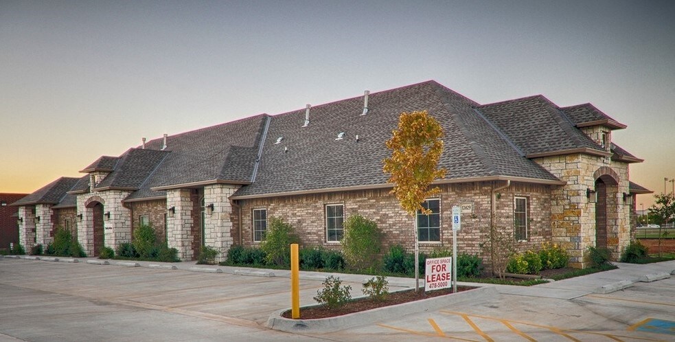 13833 Technology Dr, Oklahoma City, OK à vendre - Photo de l’immeuble – Image 2 sur 14