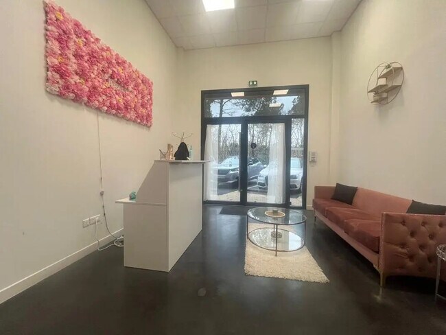 Plus de détails pour Bureau à louer