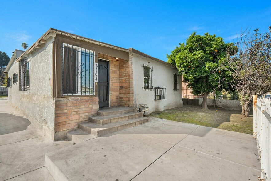 2106 E 113th St, Los Angeles, CA à vendre - Photo de l’immeuble – Image 3 sur 11