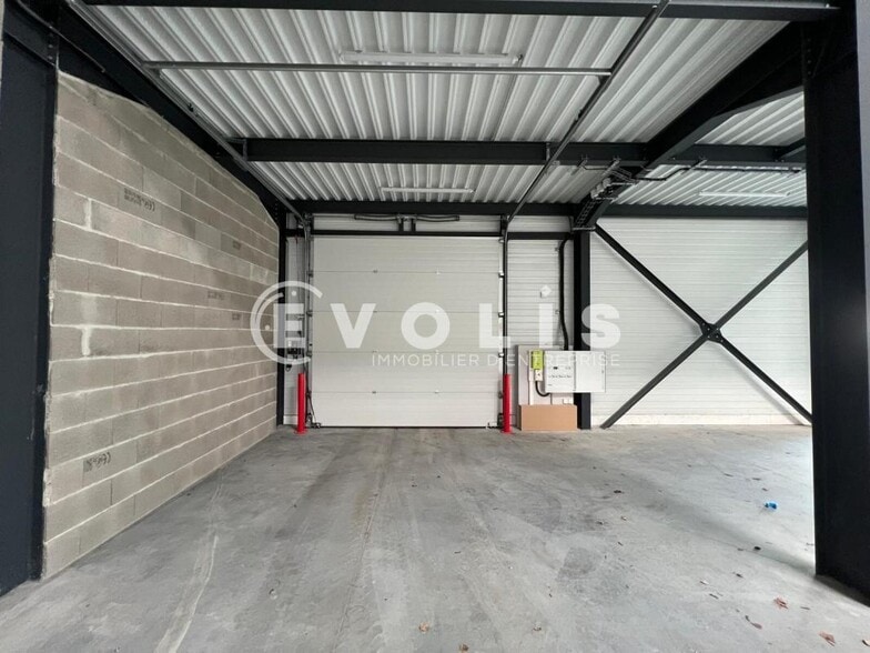 6 Rue De Bretagne, Saint-Quentin-Fallavier à louer - Photo de l’immeuble – Image 2 sur 20
