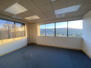 5 Harris Ct, Monterey, CA à louer Photo intérieure– Image 2 sur 17