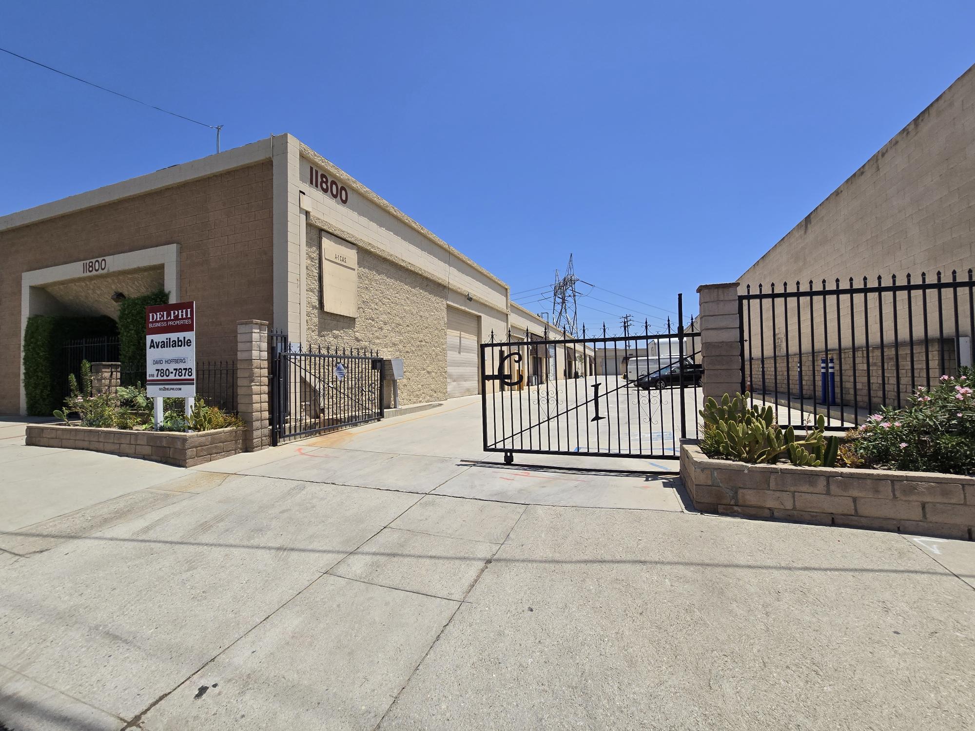 11800 Sheldon St, Sun Valley, CA à louer Photo principale– Image 1 sur 21