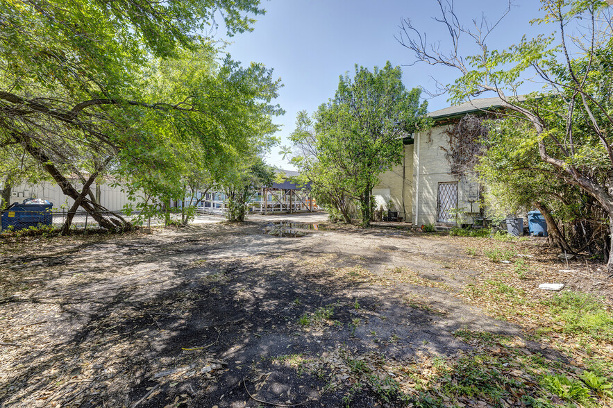 1203 Waugh Dr, Houston, TX à vendre - Photo de l’immeuble – Image 2 sur 9