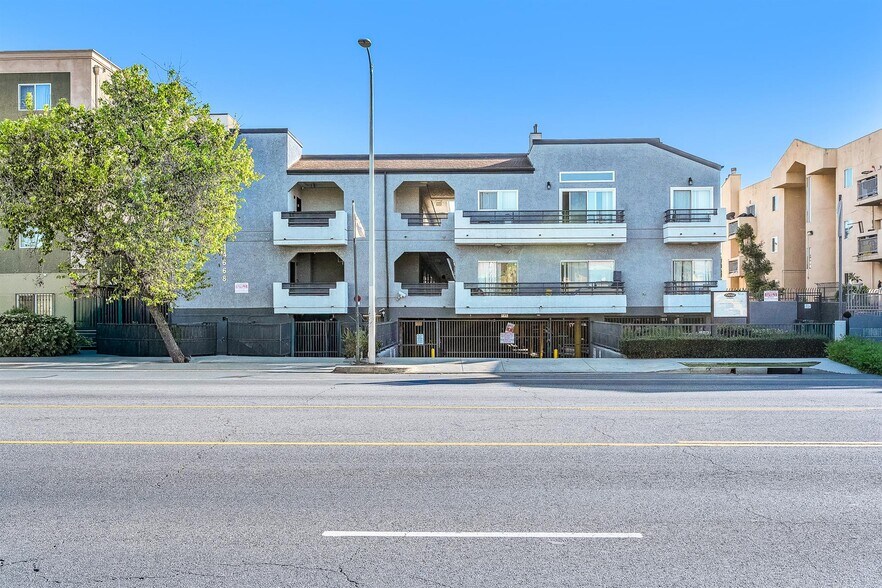 14668 Nordhoff St, Panorama City, CA à vendre - Photo de l’immeuble – Image 2 sur 27