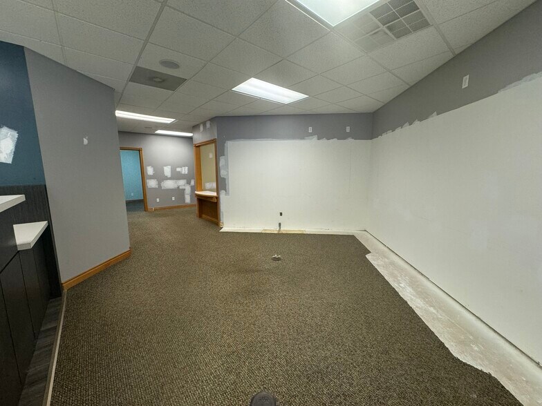 7055 Tower Rd, Battle Creek, MI à vendre - Photo de l’immeuble – Image 3 sur 11