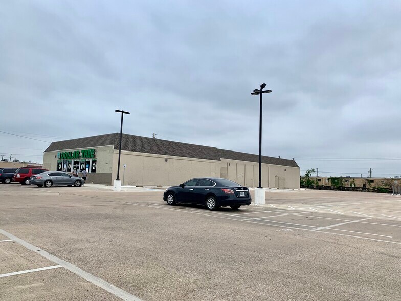 2900 Walnut Hill Ln, Dallas, TX à vendre - Photo principale – Image 1 sur 1