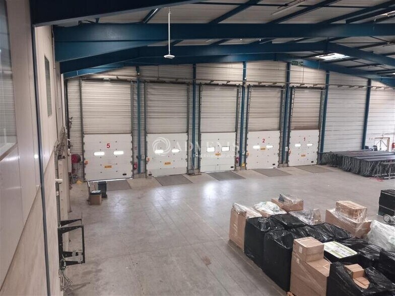 Industriel/Logistique dans à louer - Photo de l’immeuble – Image 1 sur 1