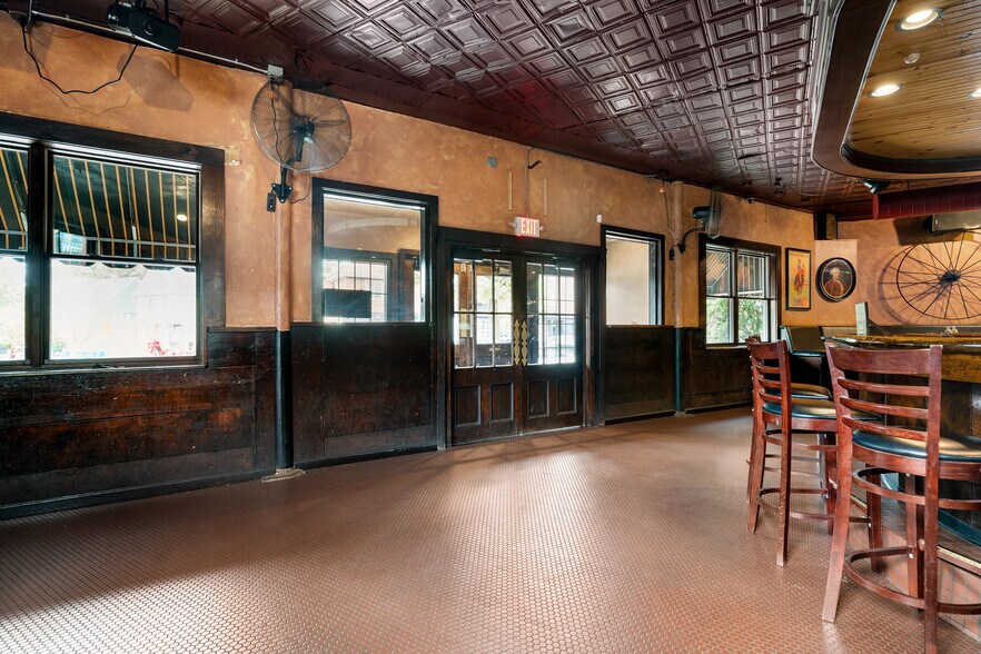 3149-3165 Main Street portefeuille de 2 biens à vendre sur LoopNet.fr - Photo de l’immeuble – Image 3 sur 101