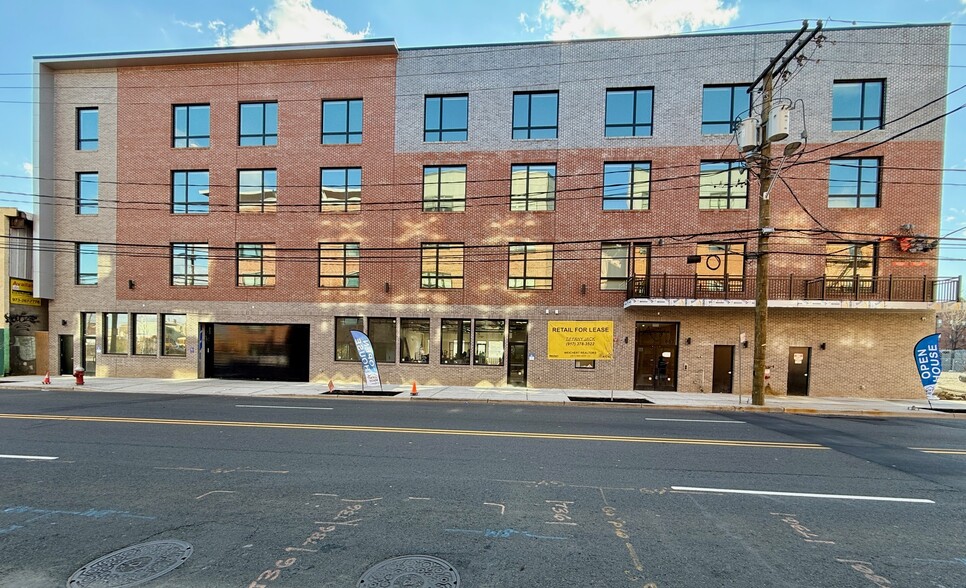 665-667 Grand St, Jersey City, NJ à louer - Photo de l’immeuble – Image 3 sur 13