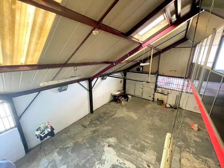 Local d’activités dans Conflans-Sainte-Honorine à louer - Photo de l’immeuble – Image 3 sur 10