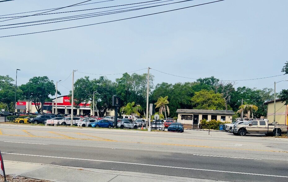 13518 N Florida Ave, Tampa, FL à vendre - Photo de l’immeuble – Image 2 sur 17