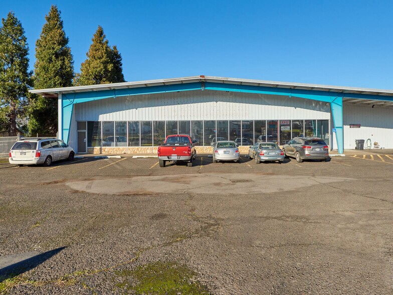 812 McClaine St, Silverton, OR à vendre - Photo de l’immeuble – Image 2 sur 64