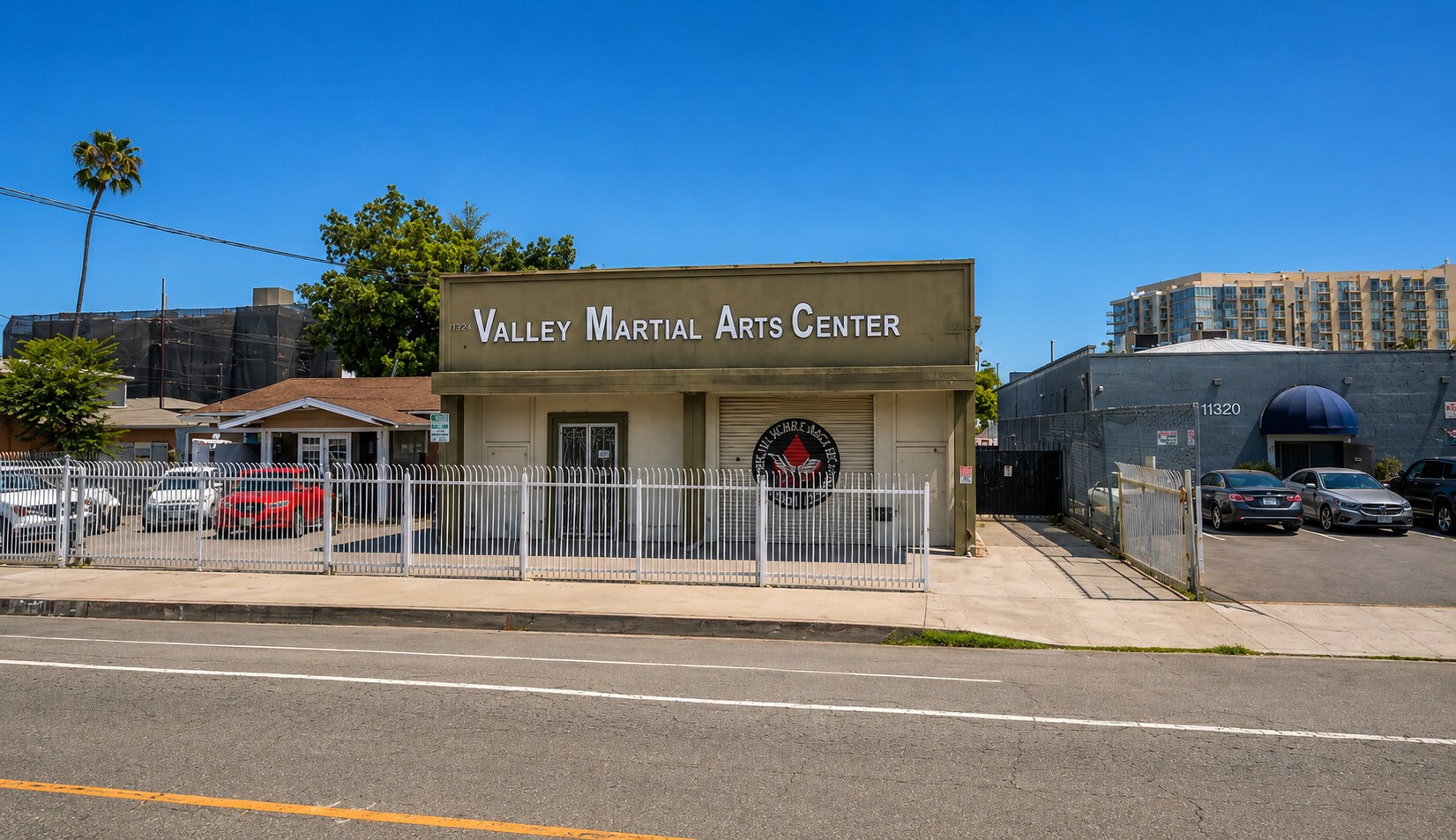 11316 Burbank Blvd, North Hollywood, CA à louer Photo de l’immeuble– Image 1 sur 8