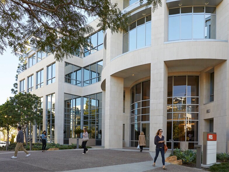 4435 Eastgate Mall, San Diego, CA à louer - Photo de l’immeuble – Image 1 sur 25