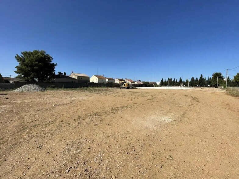 Local d’activités dans Avignon à louer - Photo de la construction – Image 2 sur 5