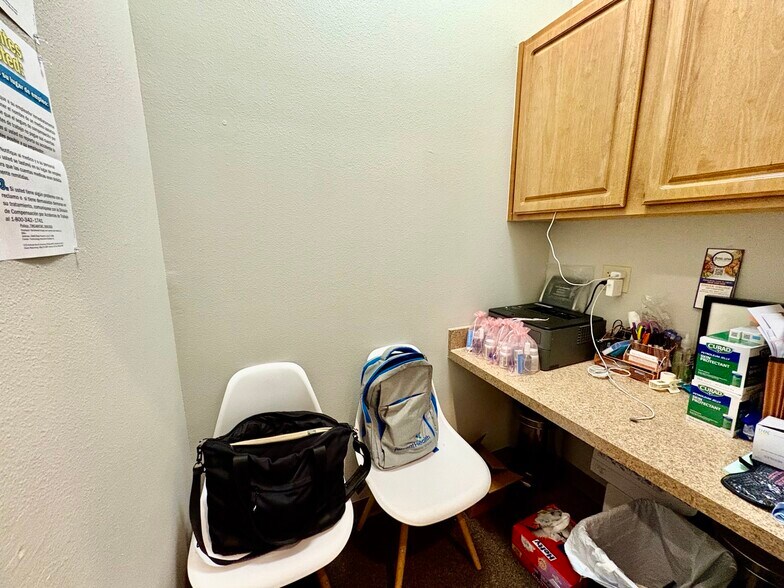 24420 State Road 54, Lutz, FL à louer - Photo intérieure – Image 3 sur 17