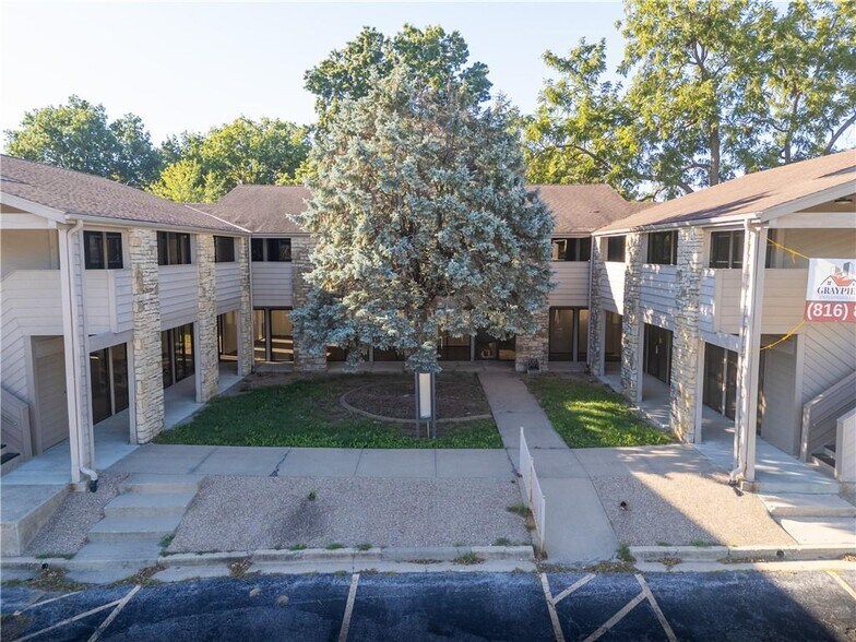 4216 S Hocker Dr, Independence, MO à vendre - Photo de l’immeuble – Image 2 sur 7