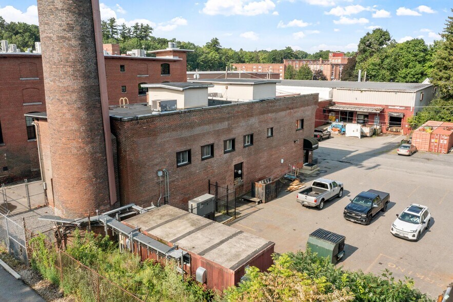 19 Parker St, Clinton, MA à vendre - Photo de l’immeuble – Image 2 sur 9