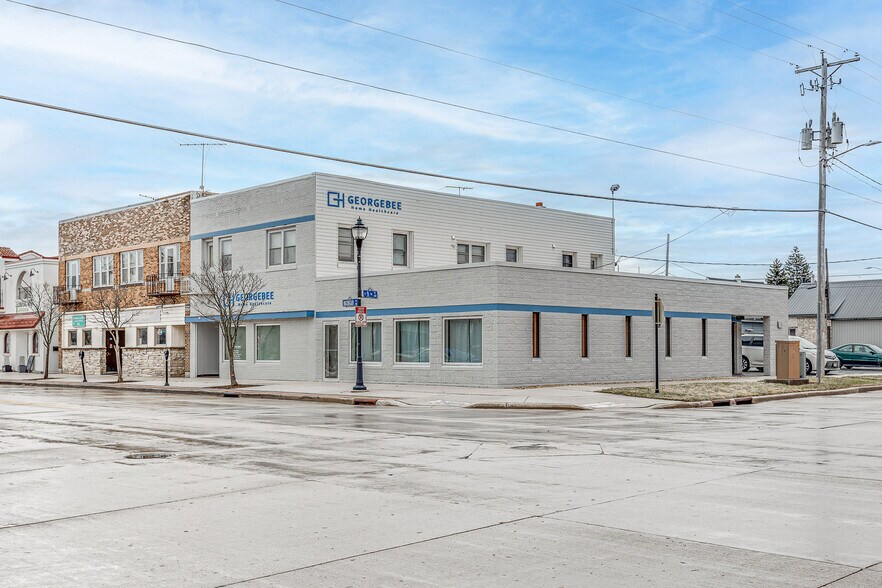831 Michigan Ave, Sheboygan, WI à vendre - Photo de l’immeuble – Image 3 sur 33