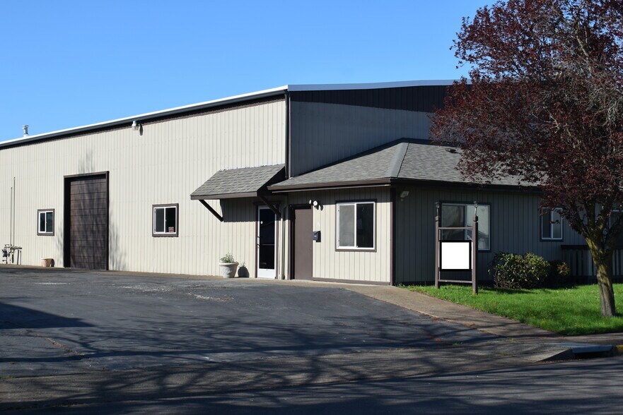 4216 W 7th Ave, Eugene, OR à louer - Photo de l’immeuble – Image 1 sur 13