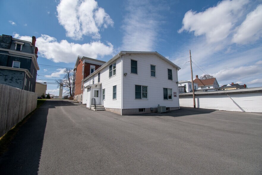91 Genesee St, Geneva, NY à vendre - Photo de l’immeuble – Image 3 sur 50