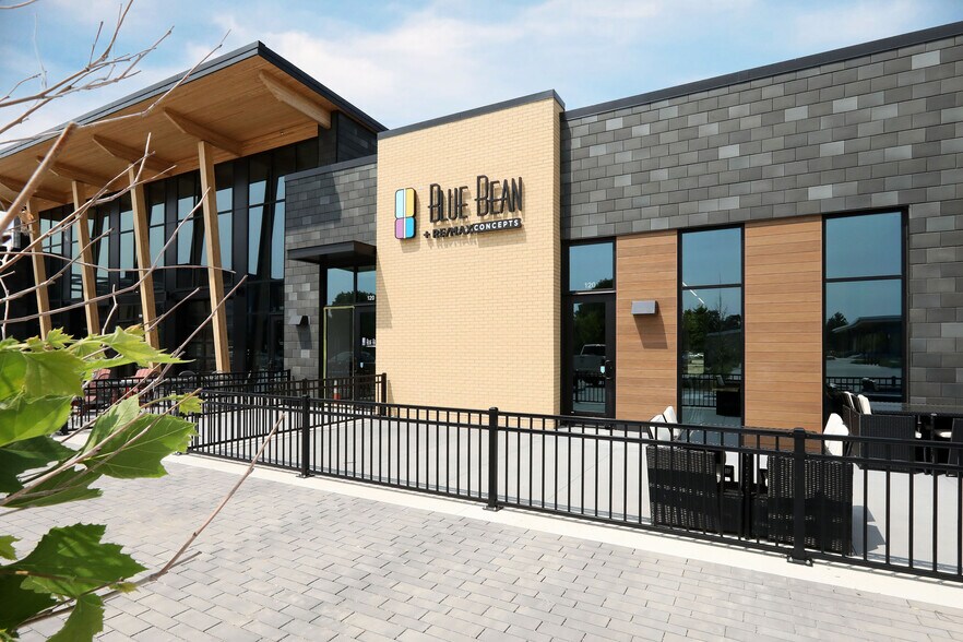 NW 62nd & Merle Hay Rd, Johnston, IA à louer - Photo de l’immeuble – Image 1 sur 30