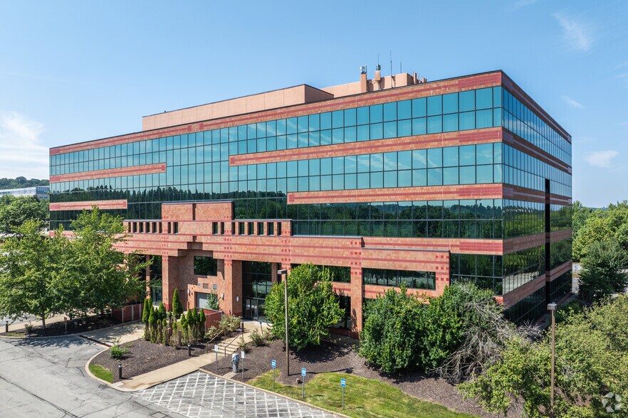 3000 Park Lane Dr, Pittsburgh, PA à louer - Photo de l’immeuble – Image 1 sur 13