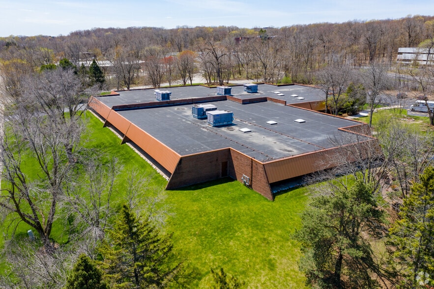 333 Bishops Way, Brookfield, WI à louer - Aérien – Image 3 sur 6